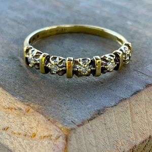 10k Gold & Diamond Ring